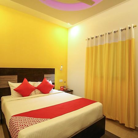 Oyo 10152 Rail View Residency Hotel Alappuzha Bagian luar foto