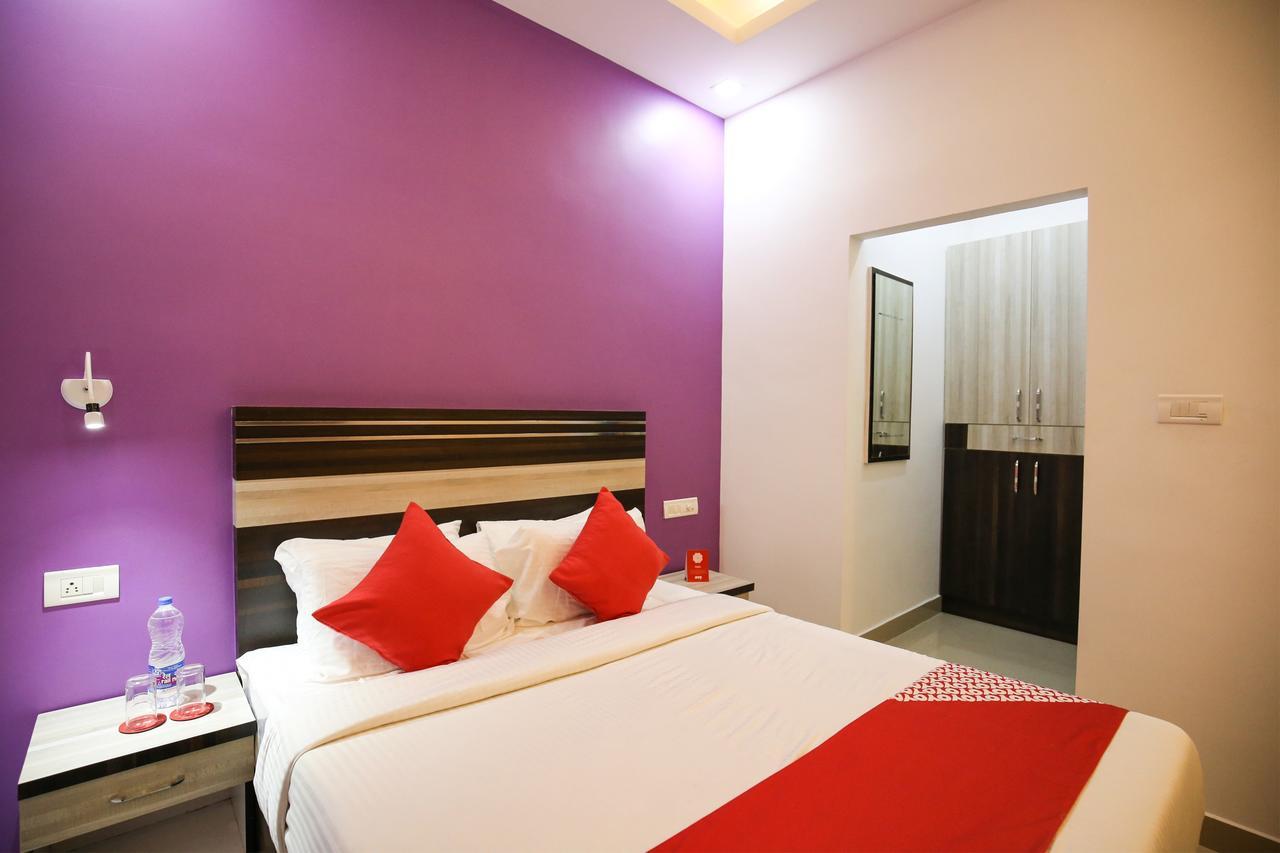 Oyo 10152 Rail View Residency Hotel Alappuzha Bagian luar foto