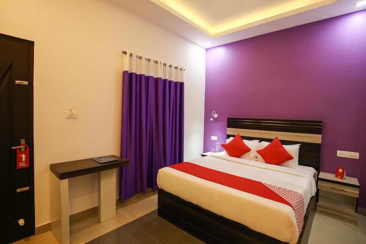 Oyo 10152 Rail View Residency Hotel Alappuzha Bagian luar foto