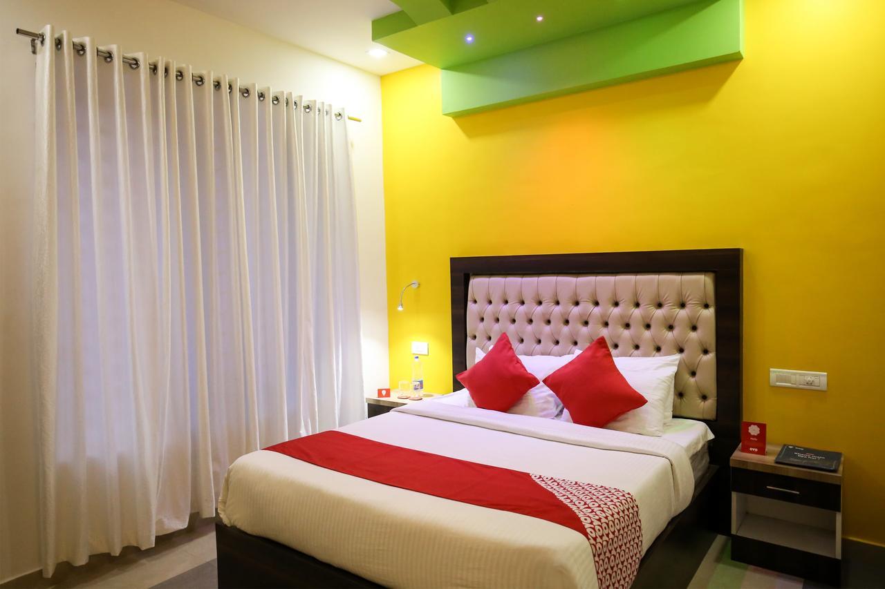 Oyo 10152 Rail View Residency Hotel Alappuzha Bagian luar foto