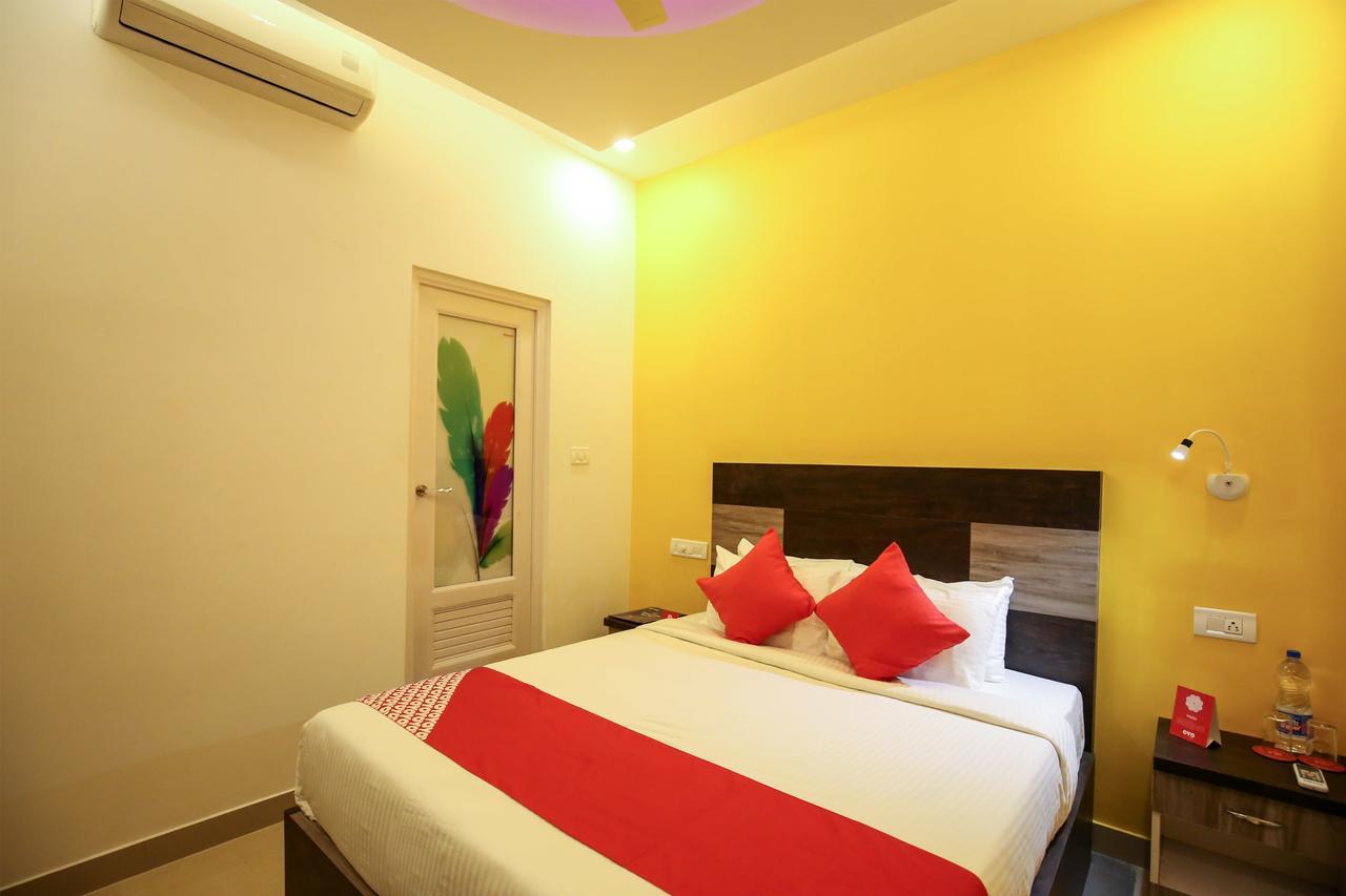 Oyo 10152 Rail View Residency Hotel Alappuzha Bagian luar foto