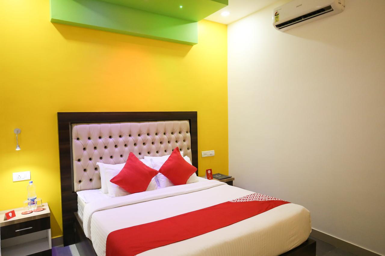 Oyo 10152 Rail View Residency Hotel Alappuzha Bagian luar foto