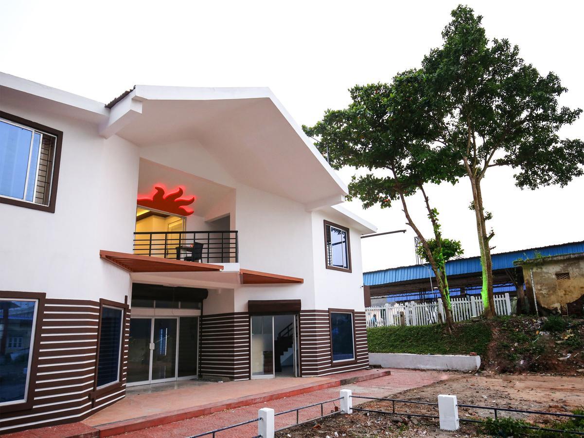 Oyo 10152 Rail View Residency Hotel Alappuzha Bagian luar foto
