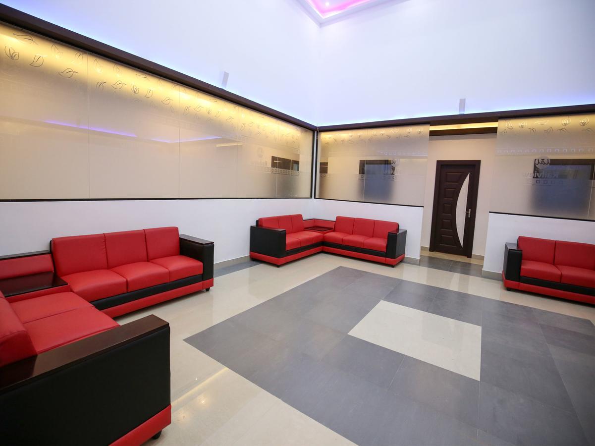 Oyo 10152 Rail View Residency Hotel Alappuzha Bagian luar foto